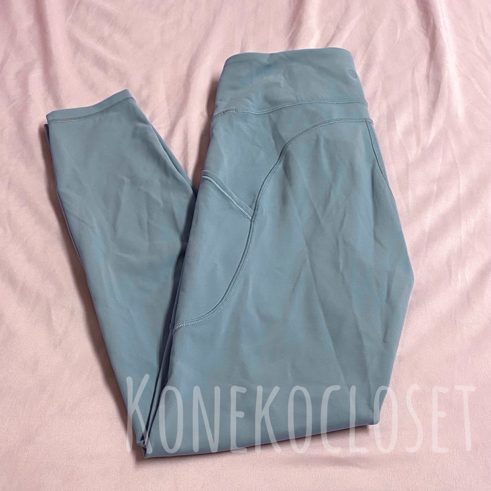 Like New Lululemon Chambray Blue Invigorate Train Leggings size 6 inseam 25”